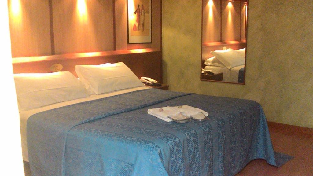 Hotel Motel Ovest Vittuone Oda fotoğraf