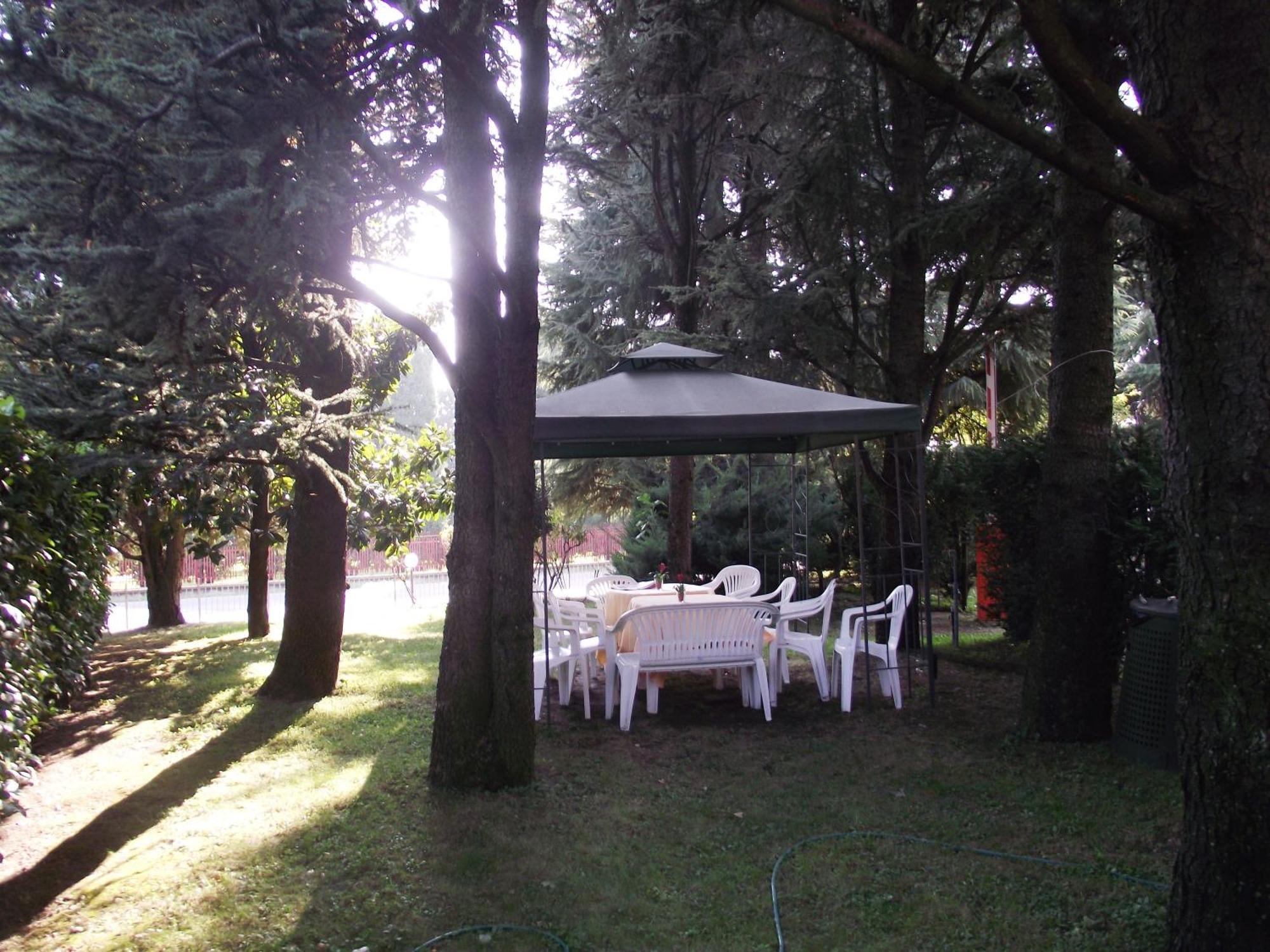 Hotel Motel Ovest Vittuone Dış mekan fotoğraf