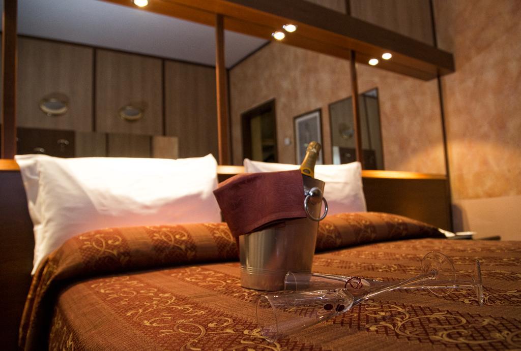 Hotel Motel Ovest Vittuone Oda fotoğraf