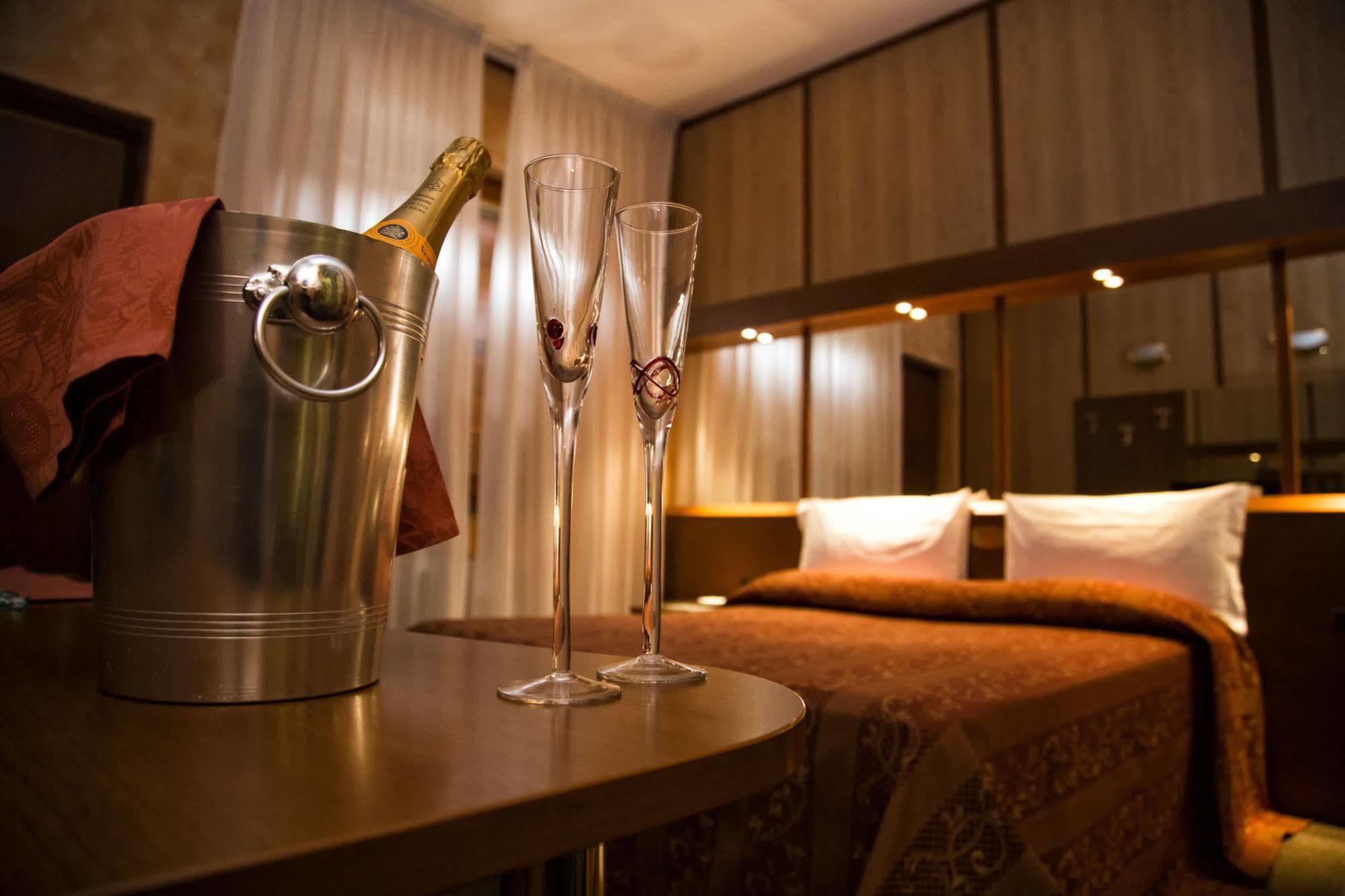 Hotel Motel Ovest Vittuone Dış mekan fotoğraf